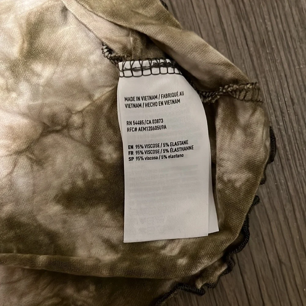 AEO Cold Shoulder Tie-dye Short Sleeve Top Like New - Picture 3 of 6